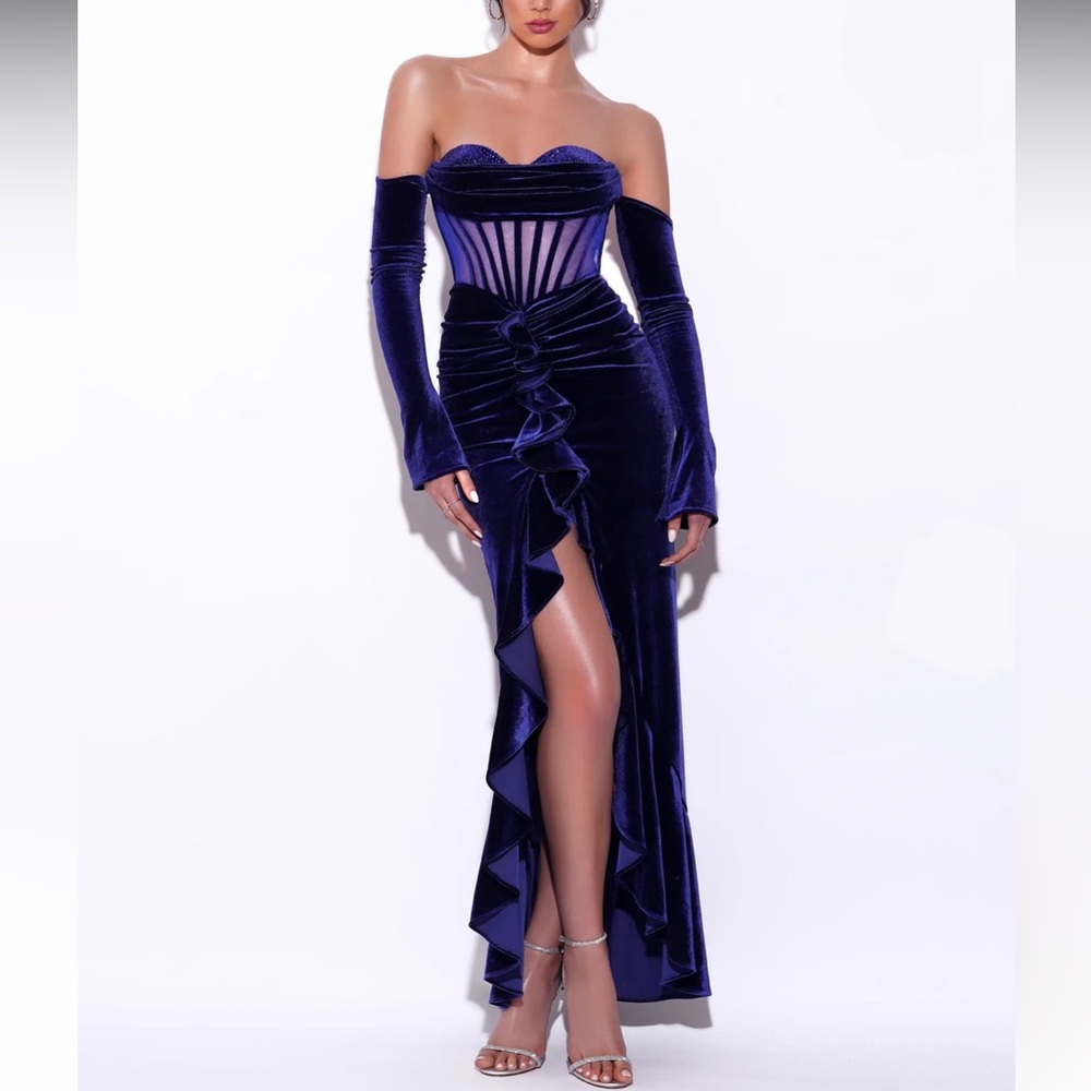 Miss Circle Long Sleeve Off Shoulder Corset Velvet Taylee Navy Gown (XXS)